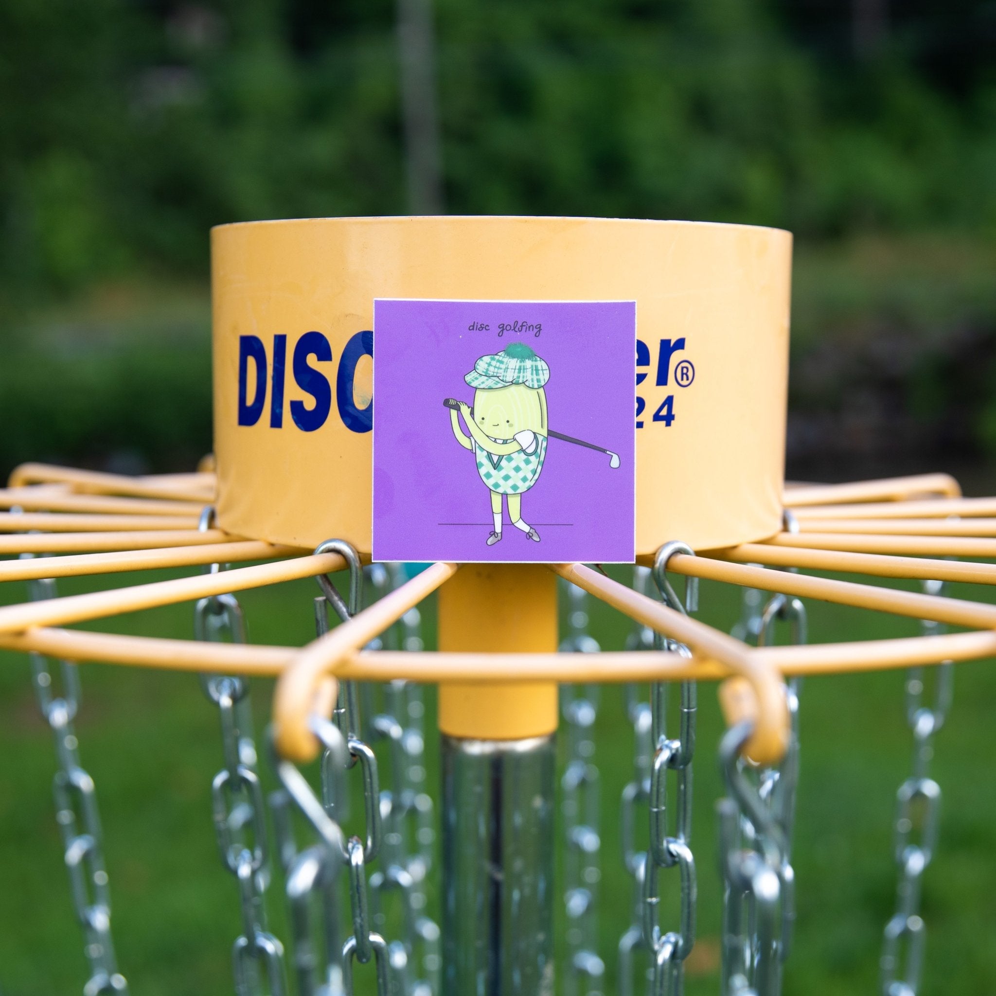Disc Golfing - menottees