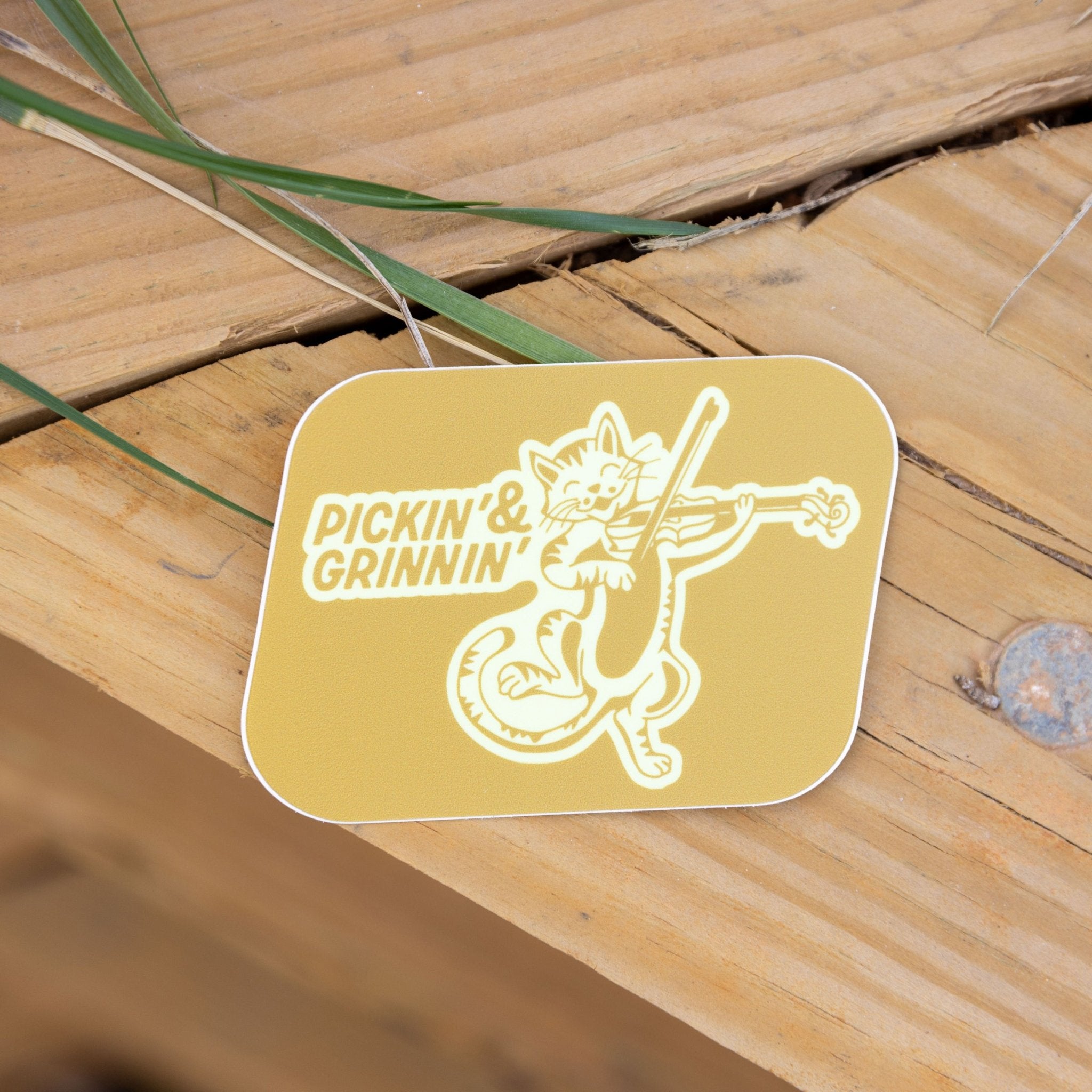 Pickin' and Grinnin' (The Bluegrass Cat) - menottees