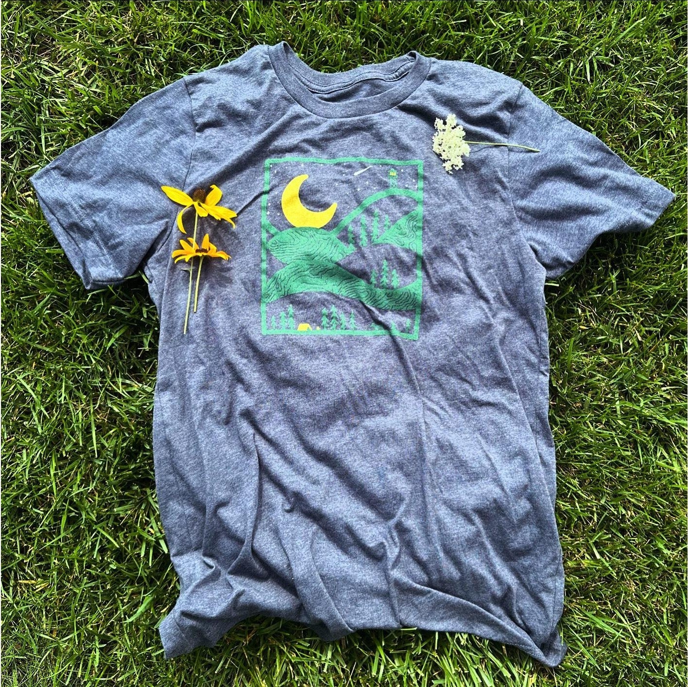 Night Ridge Tee (The Yellow Moon) - Menottees